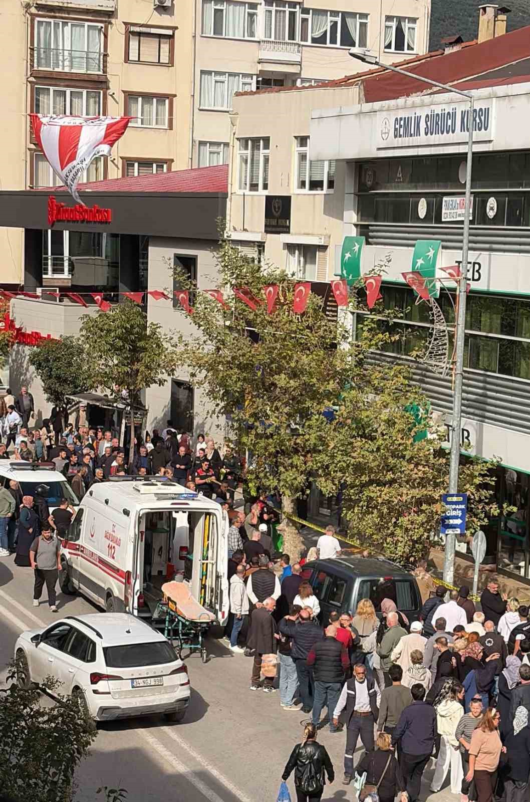 4 aylık hamile kadını bıçakladı, anne karnındaki bebek için de tedavi başladı