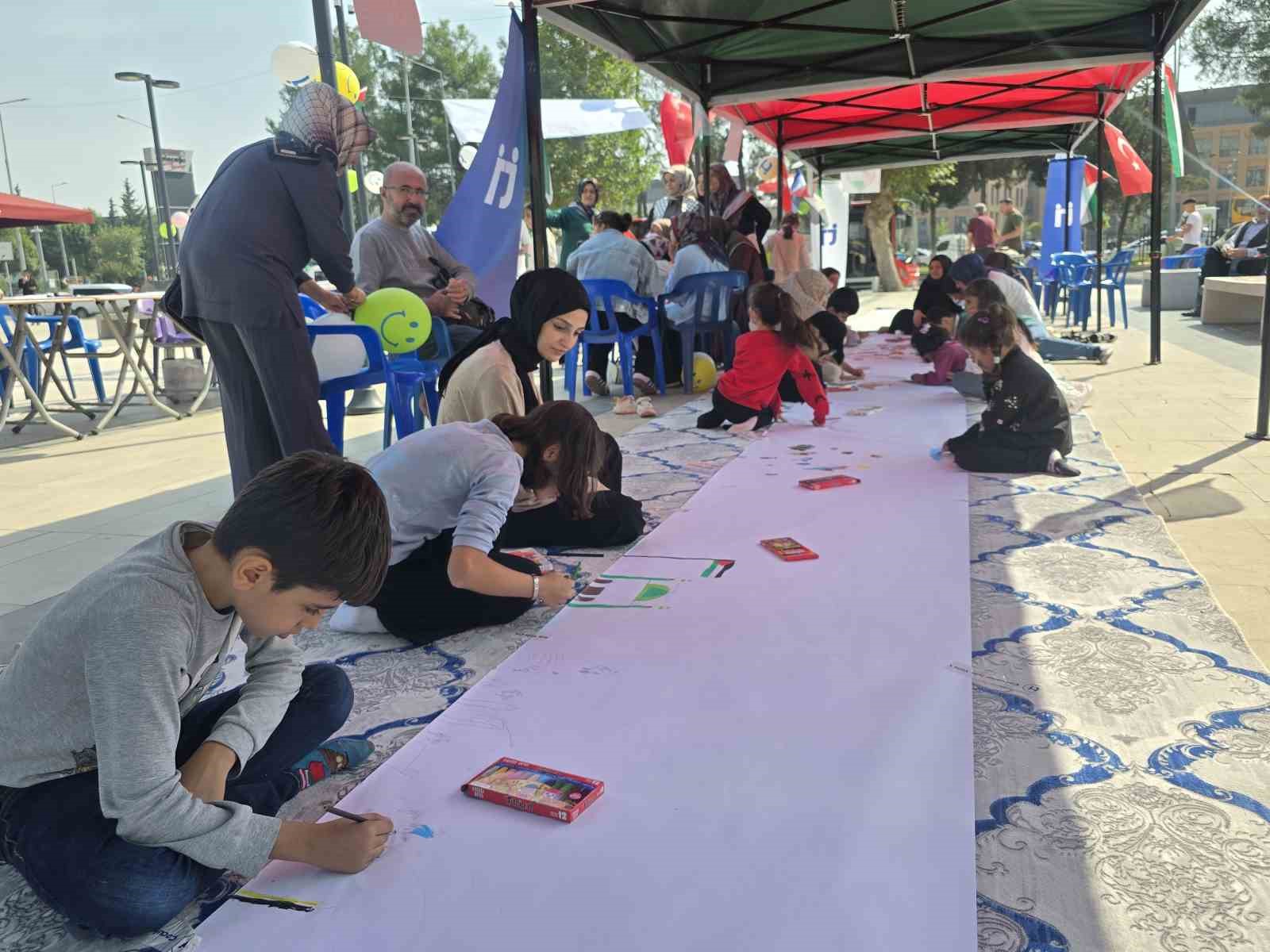 Adıyamanlı çocuklar, Filistinli çocuklar için çizdi