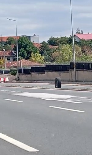 Ankara’da seyir halindeki EGO otobüsünün lastikleri koptu