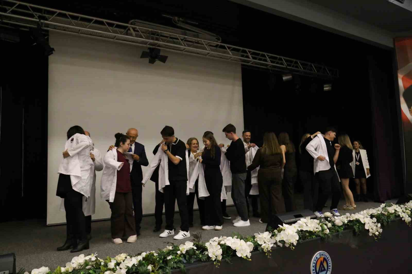 Avrasya Üniversitesi Sağlık Bilimleri Fakültesinde beyaz önlük heyecanı