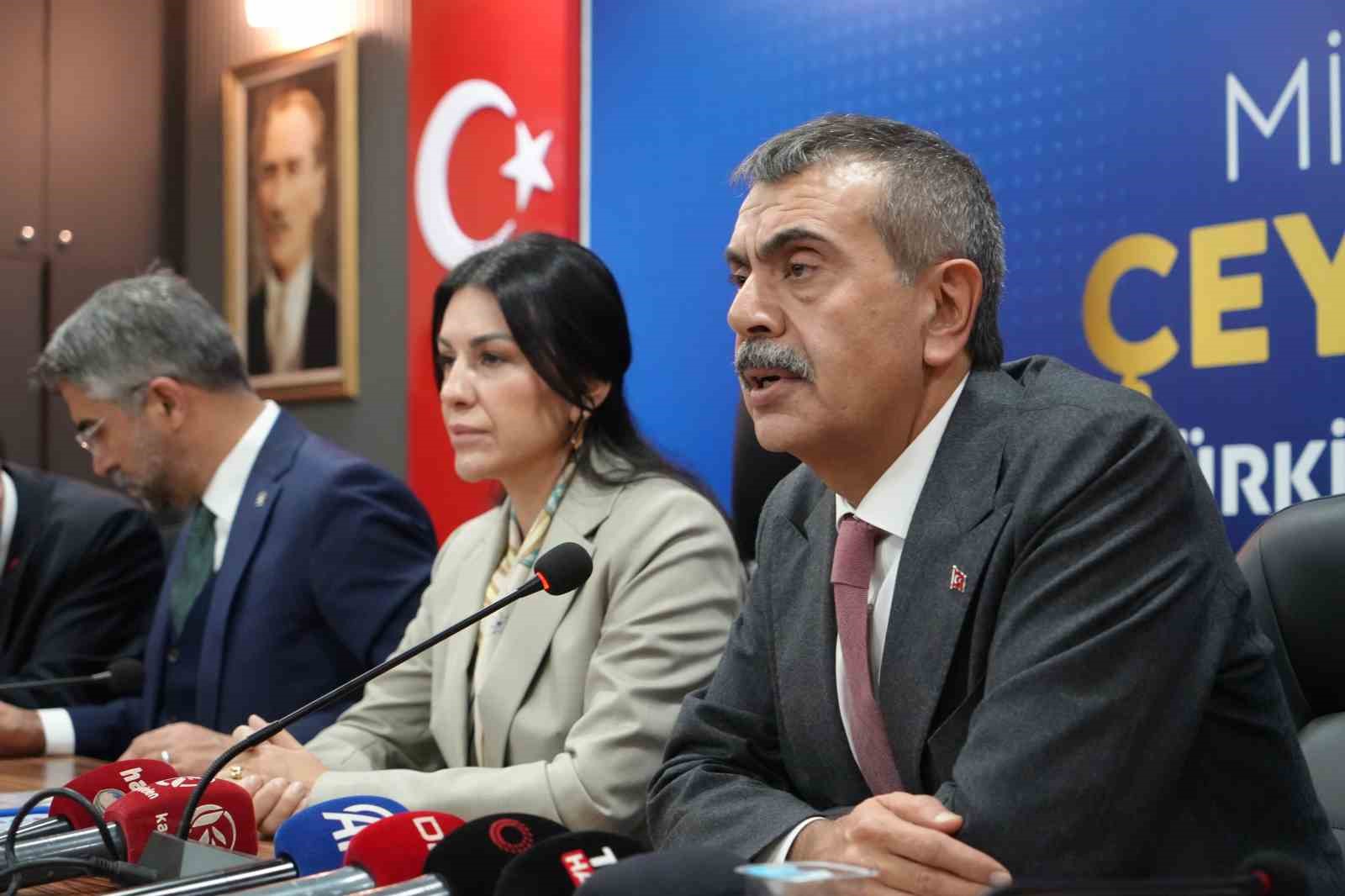 Bakan Tekin: 