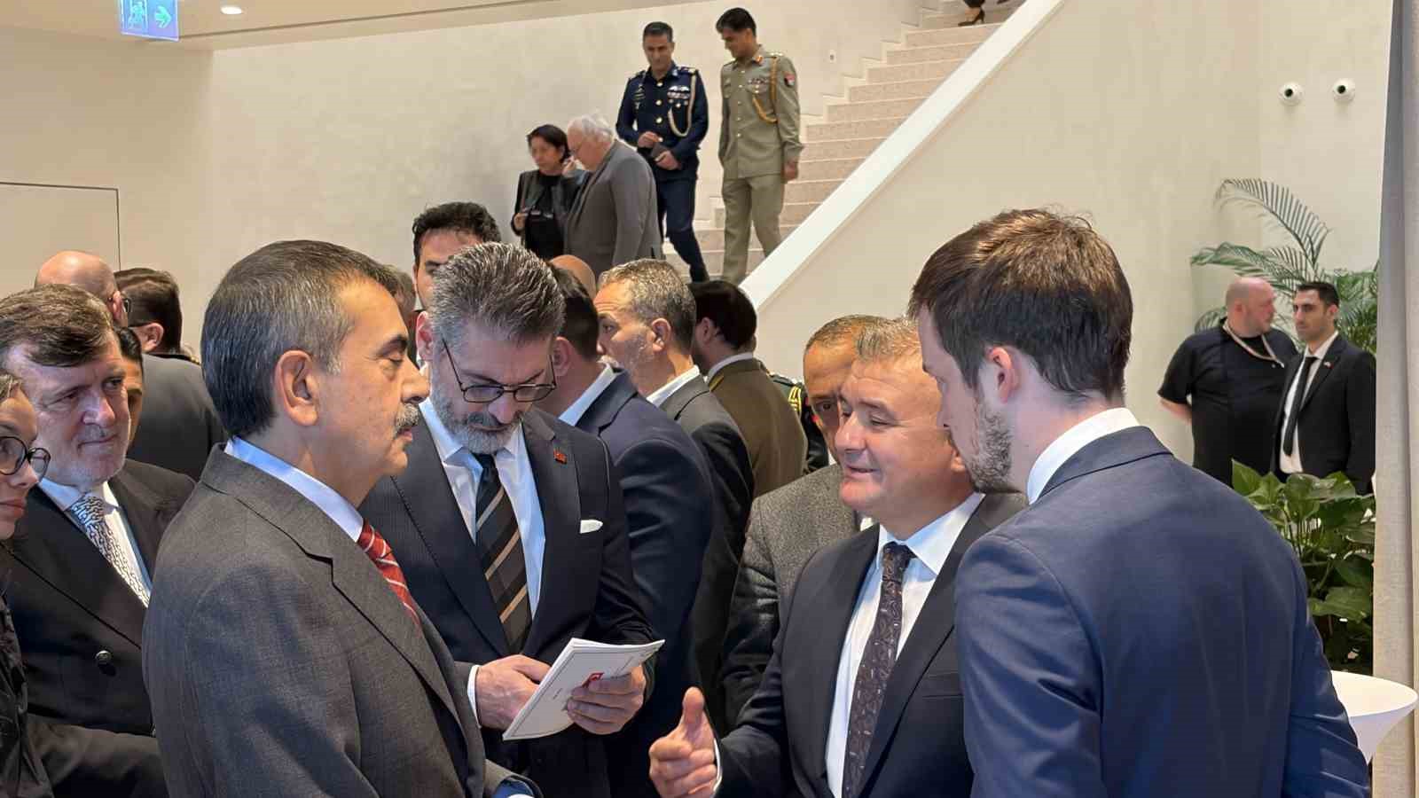 Bakan Tekin: 