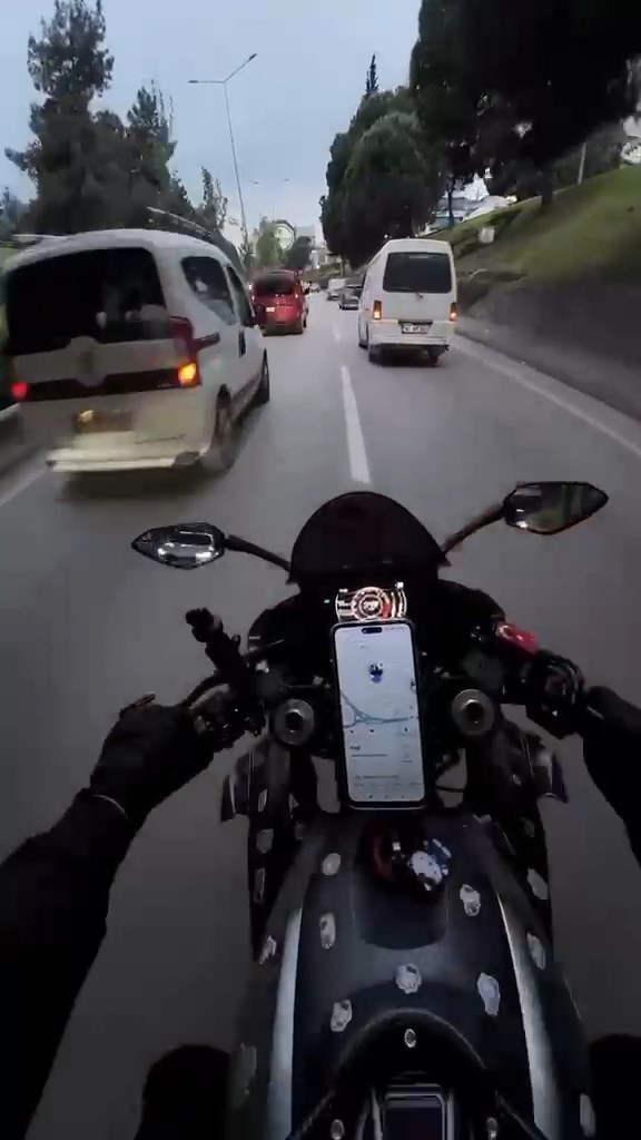Bursa’da motosikletlinin kaçış manevrası kazayla sonuçlandı