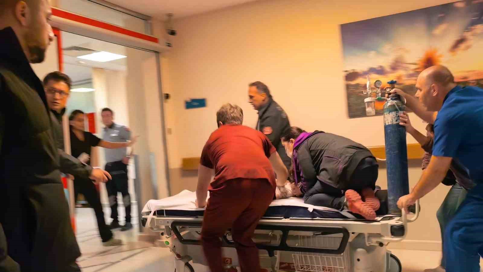 Bursa’da nefes kesen anlar...Sedye üzerinde hayata döndürme çabası