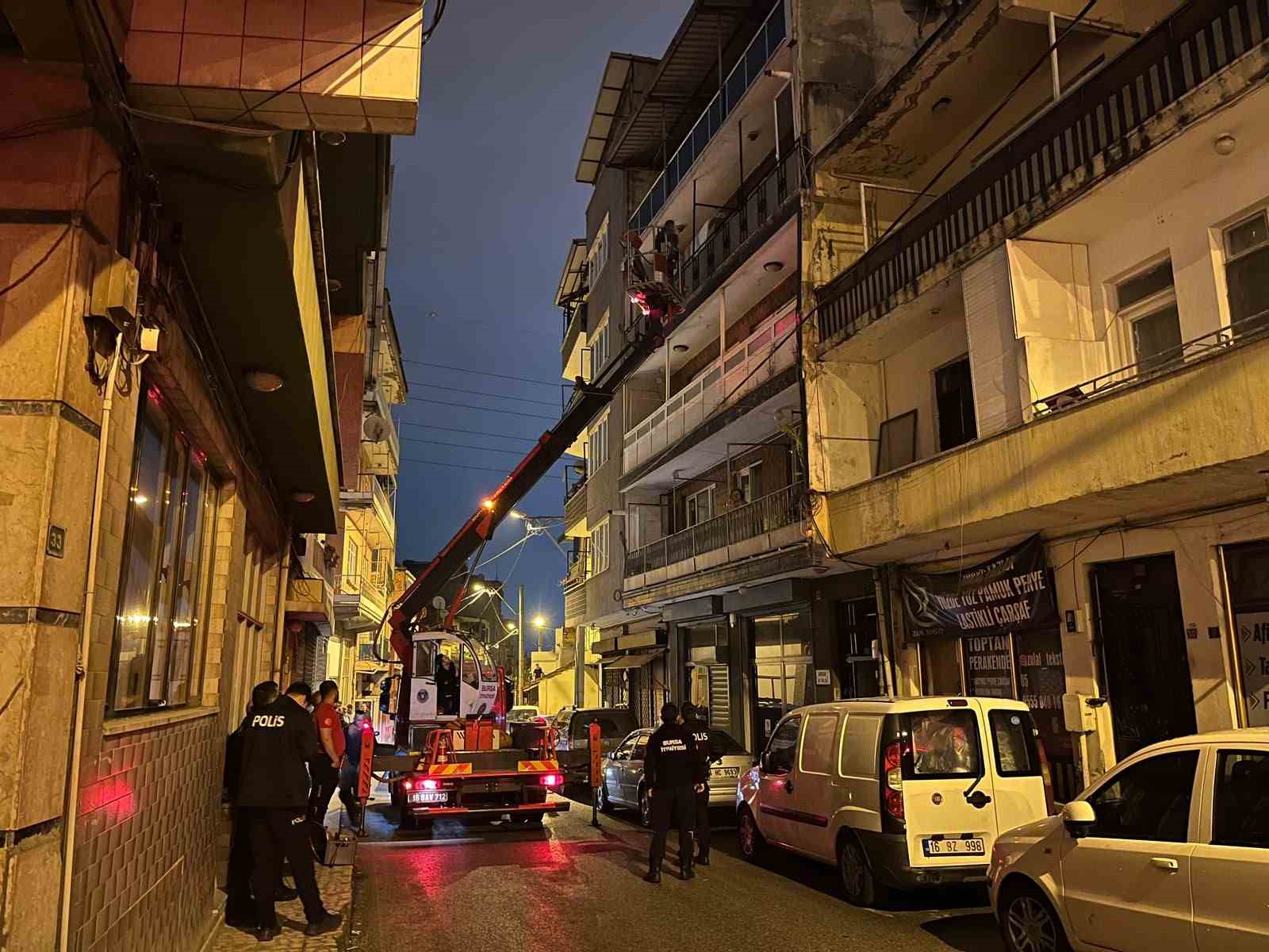 Bursa’da saatler süren rehine krizi: Annesini rehin aldı, özel harekat operasyonuyla evden çıkarıldı