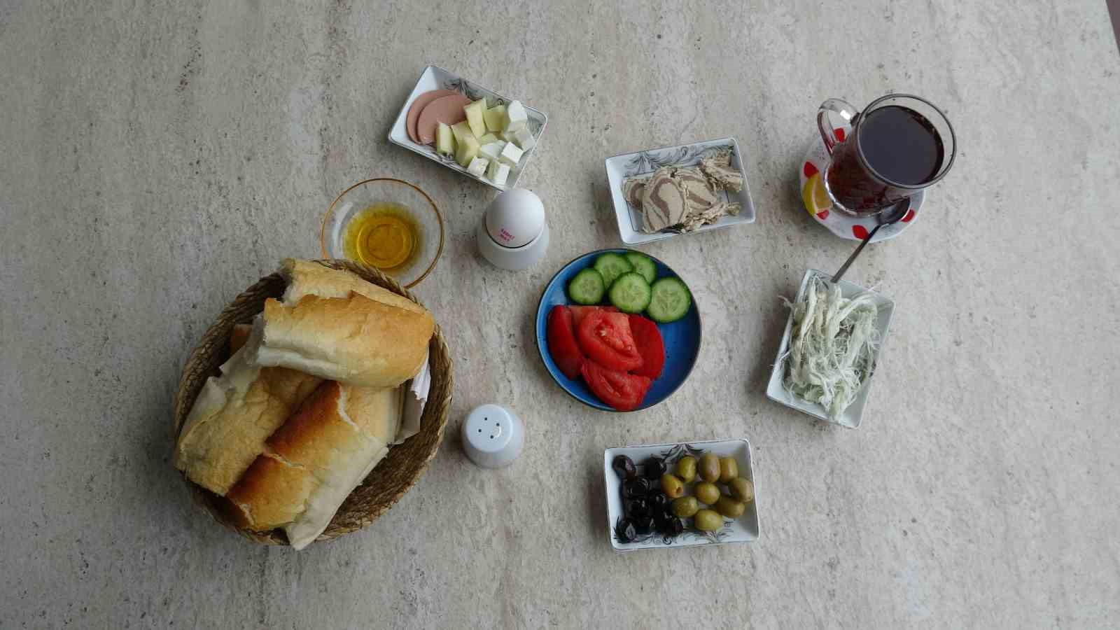 Erzurum’da 150 TL’lik serpme kahvaltı ilgi odağı