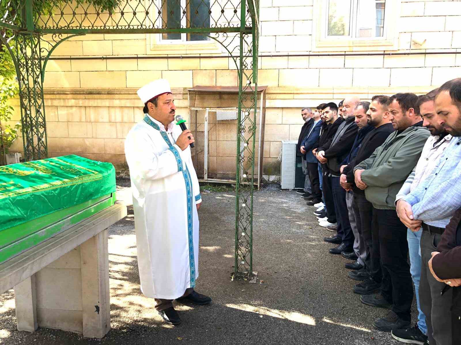 Erzurum'da Yürek Burkan Veda: İmam Kardeş Ağabeyinin Cenaze Namazını Kıldırdı