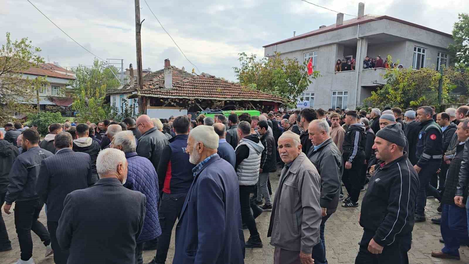 İstanbul’da iş kazasında ölen genç, Samsun’da toprağa verildi