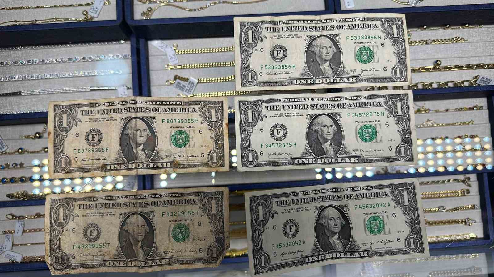 Kuriş soruşturmasında FETÖ izi: F serisi 1 dolarlar yakalandı