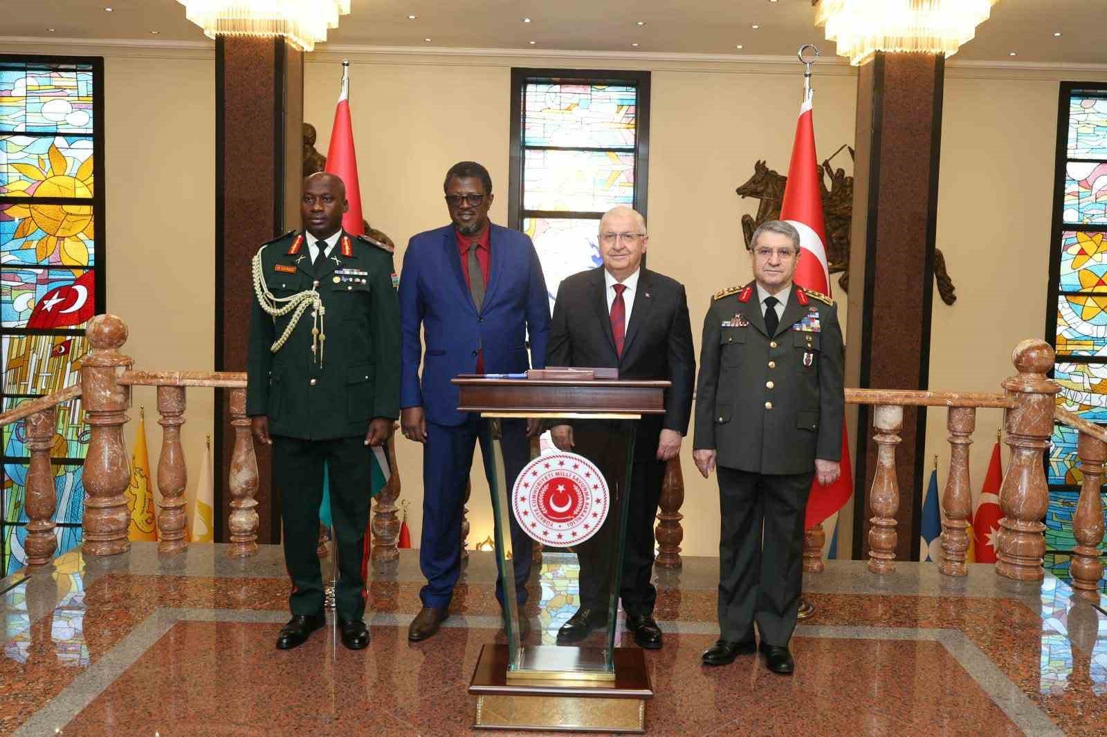 Millî Savunma Bakanı Güler, Gambiyalı mevkidaşı Joof’u askerî törenle karşıladı