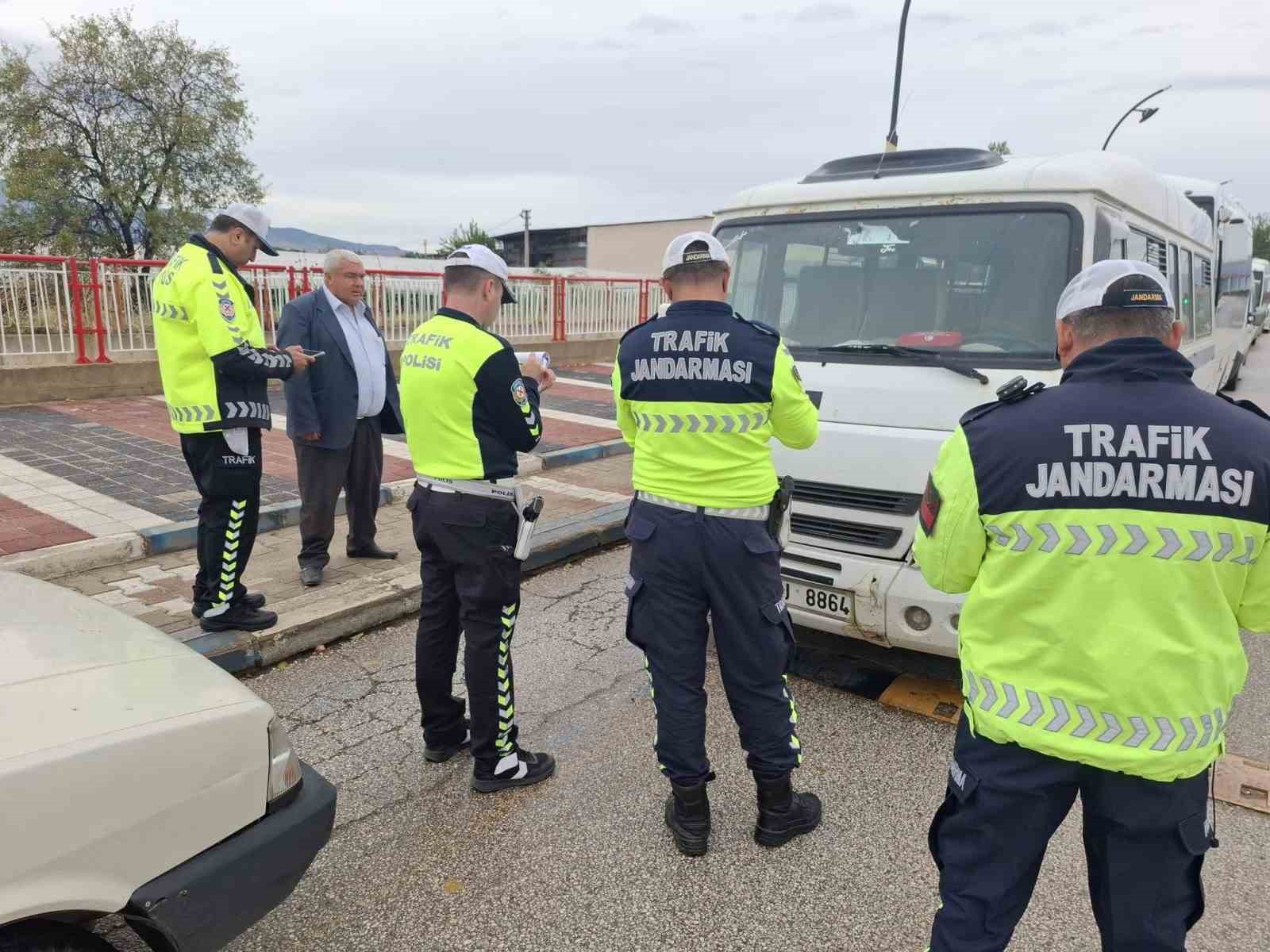 Öğrencilerin güvenli ulaşımı için servis araçları mercek altına alındı
