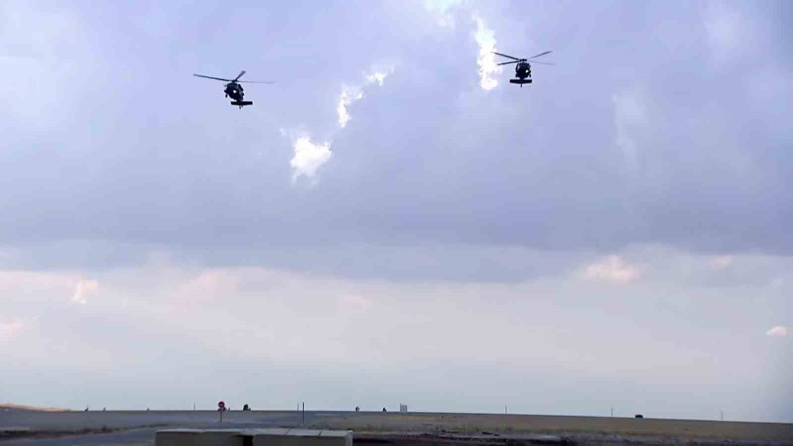 Şanlıurfa’da helikopterlerden gökyüzünde Harmandalı ve Zeybek şovu