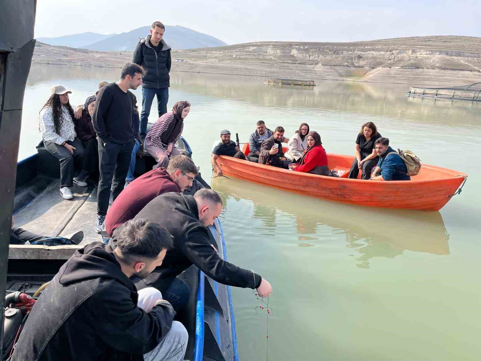 Su ürünleri fakültesi öğrencilerinden Demirören Barajı’nda saha çalışması