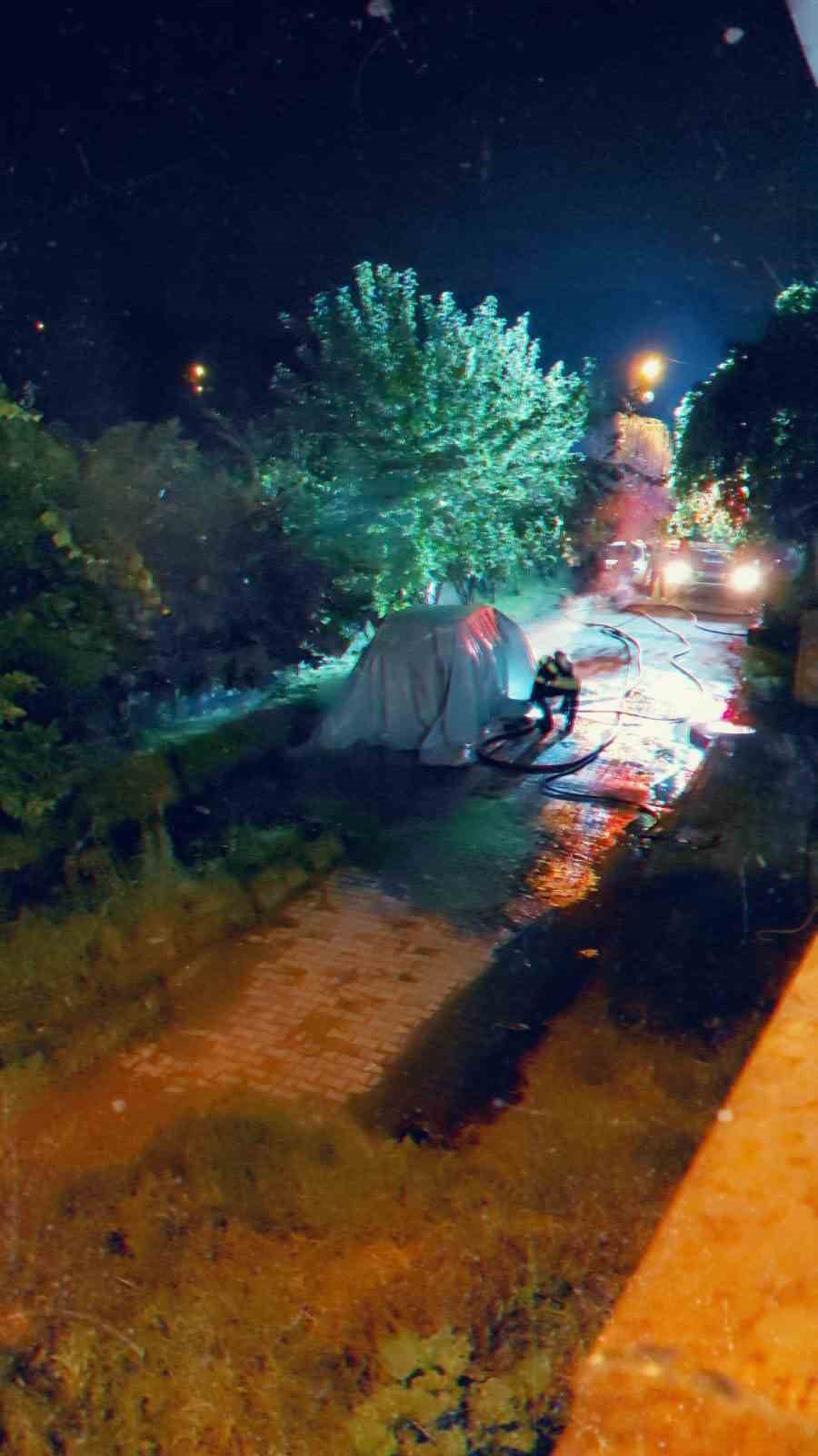 Trabzon'da Gece Yarısı Korkutan Yangın: Park Halindeki Elektrikli Otomobil Kül Oldu!