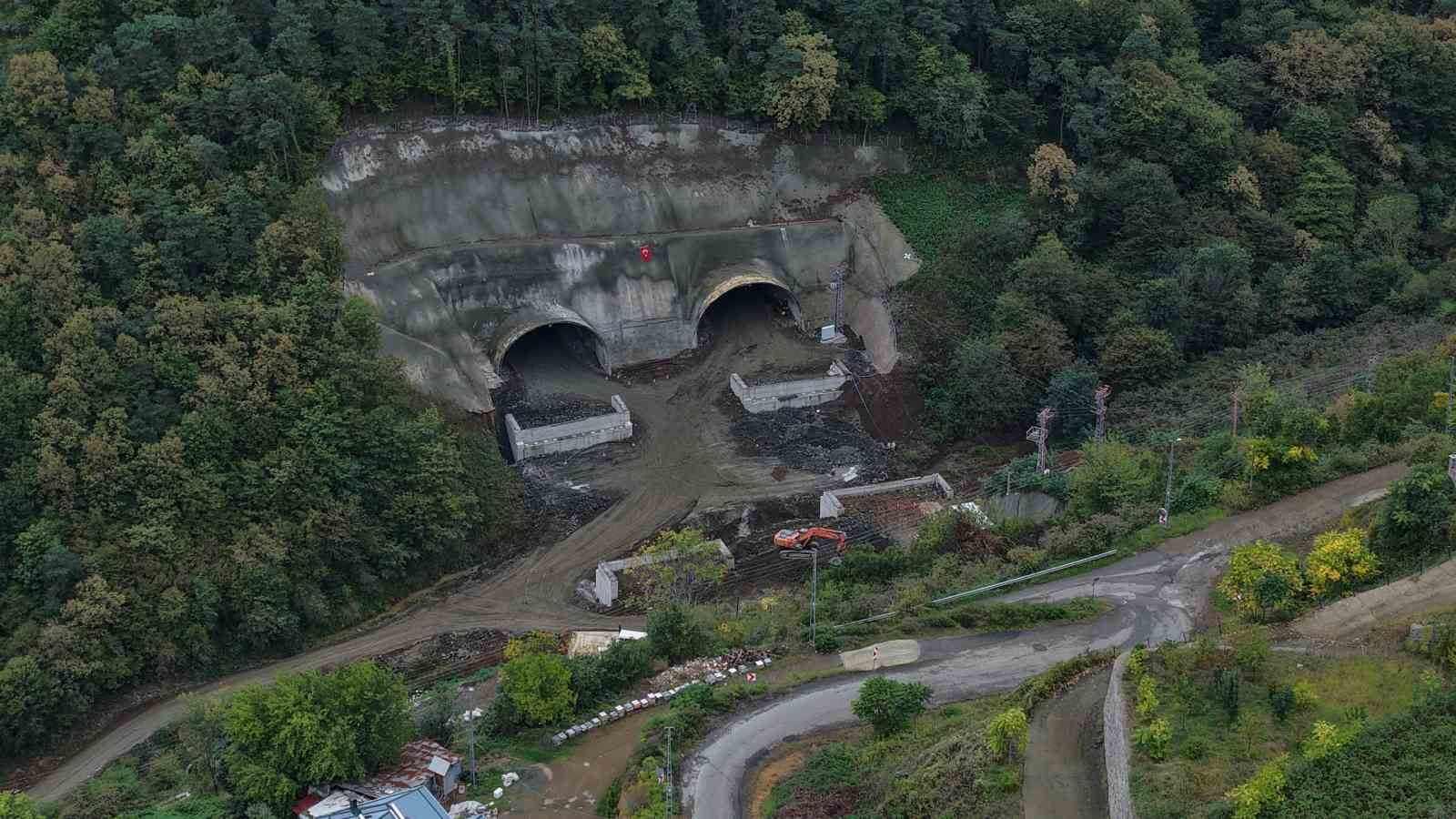Trabzon’da yapımı süren Güney Çevre Yolu’nda ilk tünelde ışık görüldü