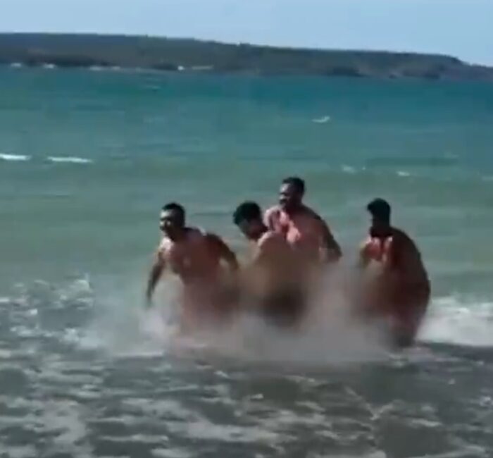 Sinop’ta serinlemek için denize giren iki gençten biri boğularak hayatını
