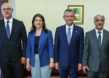 DEM Parti Milletvekili Pervin Buldan, CHP Genel Başkanı Özgür Özel’in