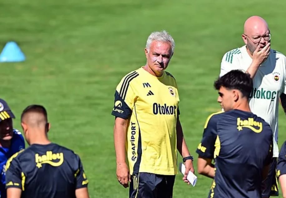 Yeni sezon için kadro planlamalarına hız veren Fenerbahçe, savunma hattında