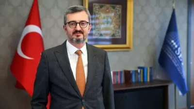 Burhanettin Duran Kimdir? 1970 yılında Adapazarı, Sakarya’da doğan Duran, 2024