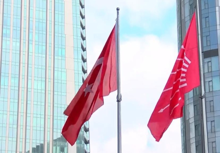 CHP’nin eski milletvekili ve eski Devlet Bakanı Mehmet Sevigen, sürpriz