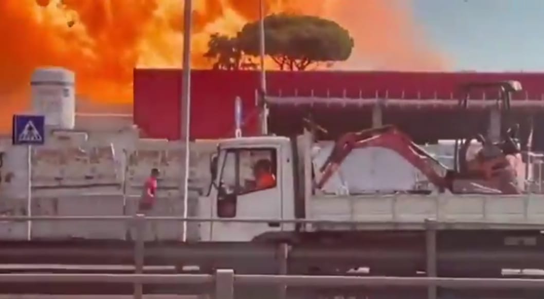 İtalya’nın başkenti Roma’da sabah saatlerinde büyük bir patlama meydana geldi.