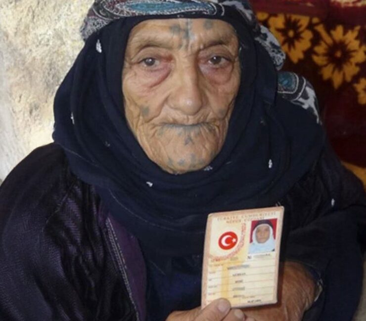 Şanlıurfa’nın Viranşehir ilçesinde yaşayan ve Türkiye’nin en yaşlı kadını olarak