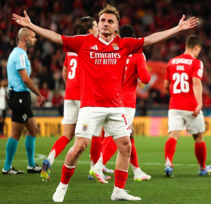 Portekiz’in önde gelen spor gazetelerinden Record, milli futbolcumuz Kerem Aktürkoğlu’nun