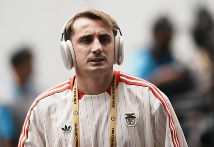 Geçtiğimiz sezon Galatasaray’dan Portekiz’in köklü kulübü Benfica’ya transfer olan milli