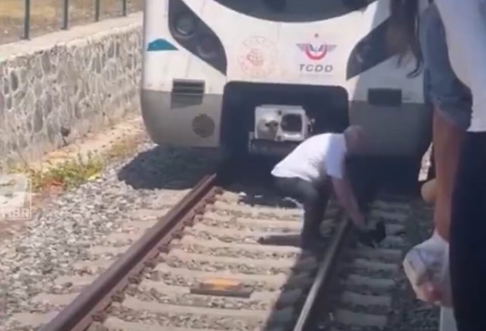 İstanbul Bakırköy’de Marmaray seferi sırasında duygulandıran bir olay yaşandı. Durağa