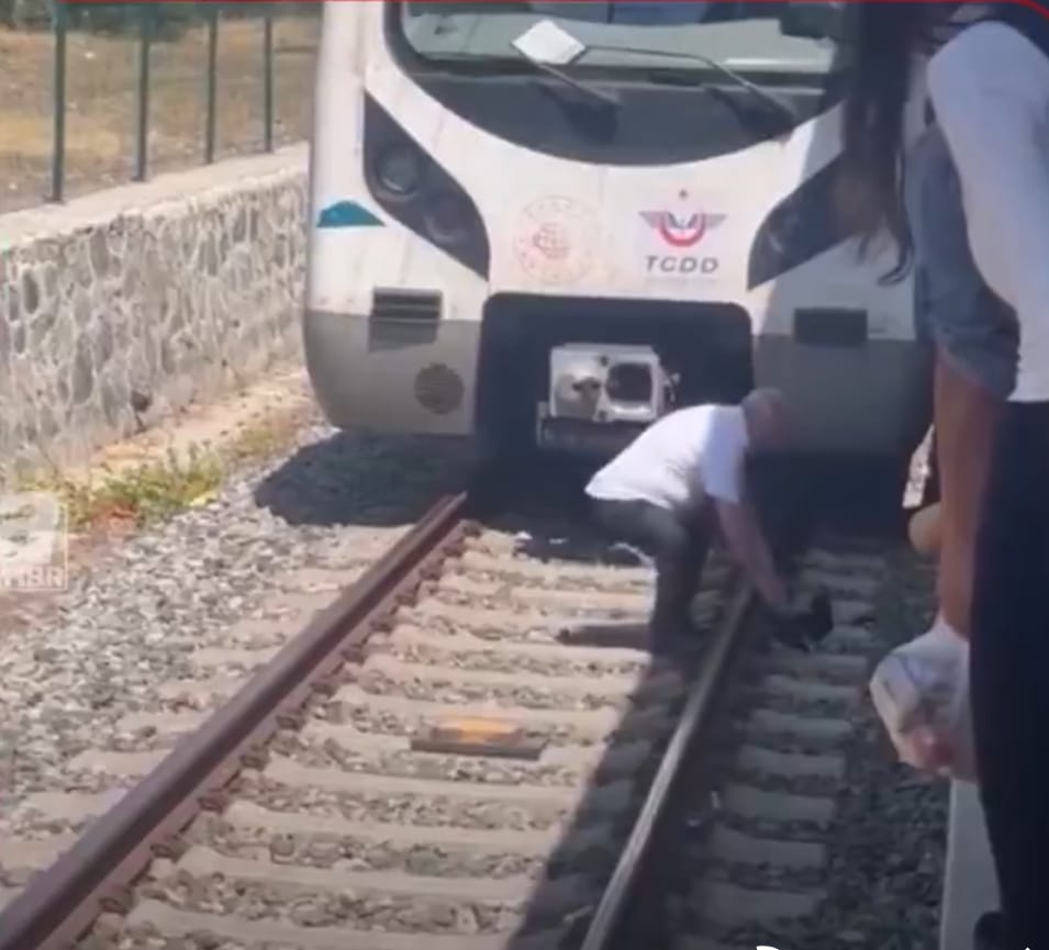 İstanbul Bakırköy’de Marmaray seferi sırasında duygulandıran bir olay yaşandı. Durağa