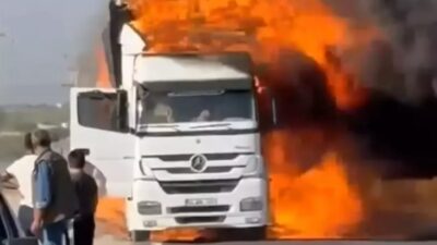 Mardin’in Kızıltepe ilçesinde, seyir halindeki saman yüklü bir TIR henüz