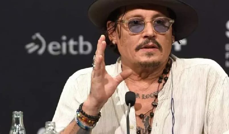 Dünyaca ünlü aktör Johnny Depp, katıldığı uluslararası bir galada bileğinde