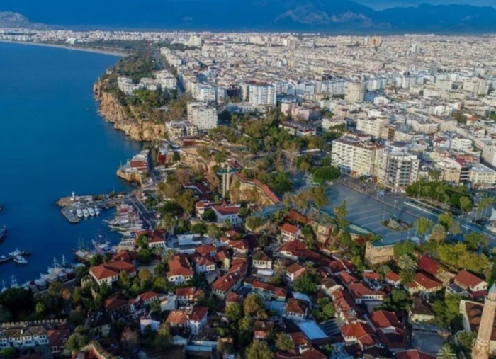 Ticaret Bakanlığı’nın getirdiği düzenlemelere rağmen, bazı emlakçılar ve mülk sahipleri