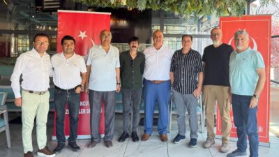 Toplantıda, derneğin gelecekteki projeleri üzerine fikir alışverişinde bulunuldu. Gençlerin daha