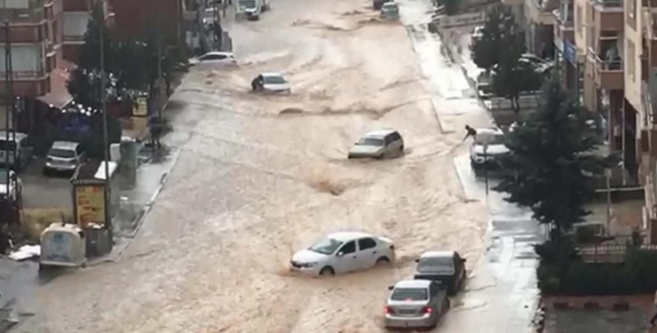 Başkentte dün akşam saatlerinde etkili olan sağanak yağış, kısa sürede