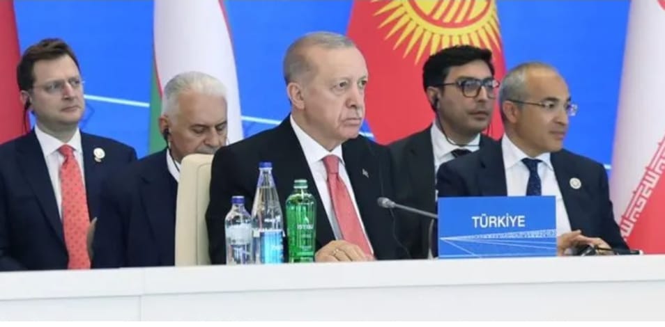 Cumhurbaşkanı Recep Tayyip Erdoğan, Azerbaycan’ın Hankendi kentinde düzenlenen Ekonomik İşbirliği