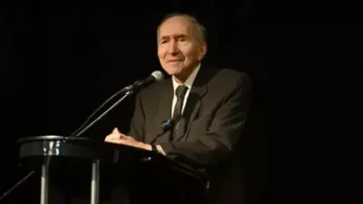 Cumhuriyet Halk Partisi’nin (CHP) eski genel başkanlarından, gazeteci ve siyasetçi