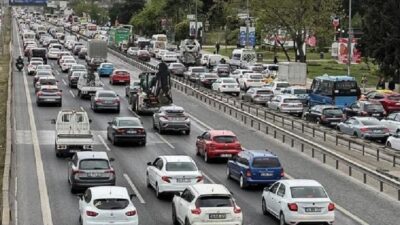 İstanbul’un kronikleşen trafik sorununa çözüm arayışları sürüyor. Ulaşım uzmanı Prof.