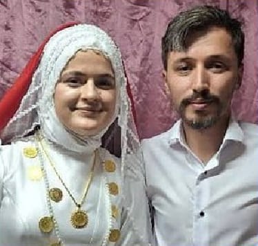 Manisa’nın Selendi ilçesinde düzenlenen düğün töreni, renkli ve sıra dışı
