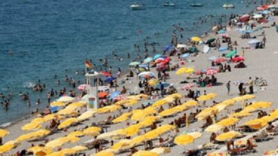 Antalya’da deniz suyu sıcaklıklarının artması ve kıyılara ulaşan kirlilik, bazı