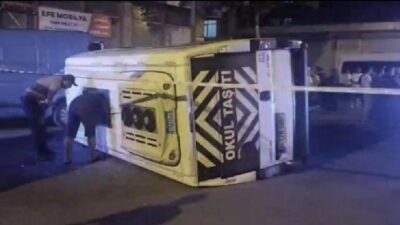 İstanbul’un Sultanbeyli ilçesinde gece saatlerinde meydana gelen trafik kazasında servis