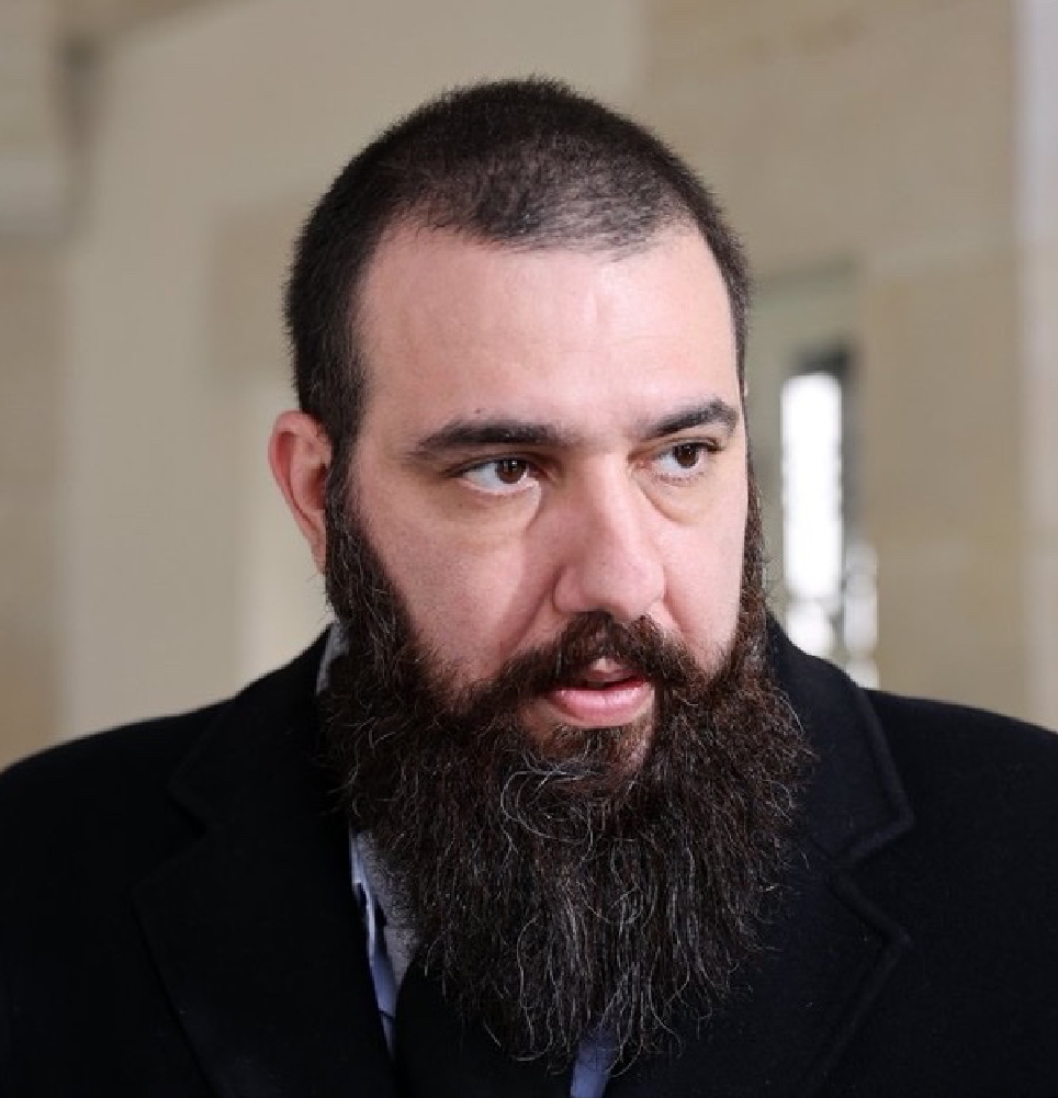 Osmanlı Padişahı II. Abdülhamid’in dört kuşak torunu olarak tanınan Kayıhan