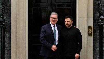 İngiltere Başbakanı Keir Starmer, Ukrayna Devlet Başkanı Volodimir Zelenski ile
