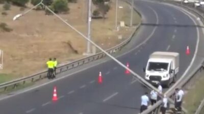 İstanbul'un Büyükçekmece ilçesinde, E-5 Karayolu üzerinde etkili olan şiddetli rüzgar