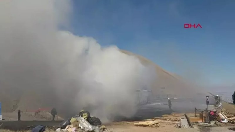 Erzurum’un simge yerlerinden biri olan Palandöken Kayak Merkezi’nde açık alandaki