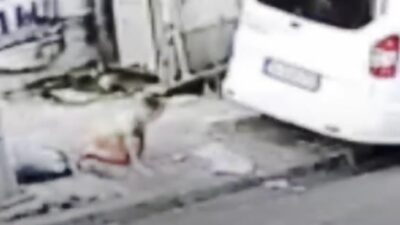 Küçükçekmece’de 4 yaşındaki bir çocuk, birinci kattaki evlerinin balkonundan düşerek