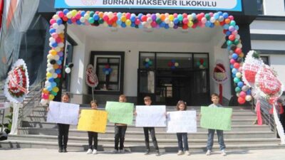 Sivas’ta hayırsever tarafından yaptırılan 12 derslikli ilkokul düzenlenen törenle hizmete