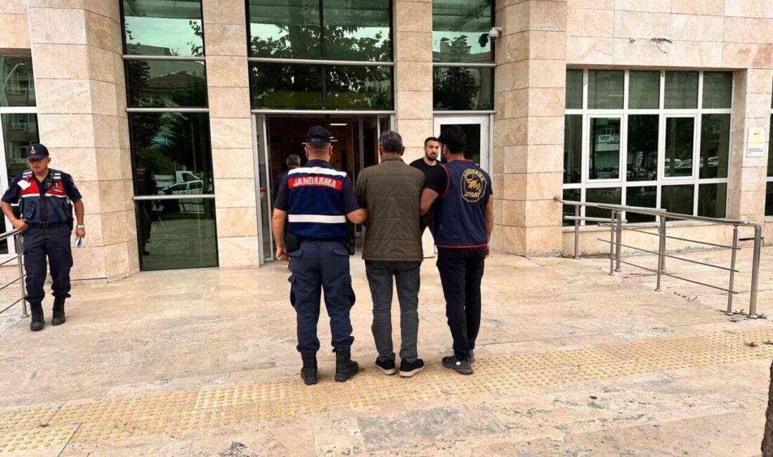 13 yıl hapis cezası bulunan firari jandarmadan kaçamadı Tokat’ta kesinleşmiş 13 yıl hapis cezası bulunan firari, jandarma ekiplerince