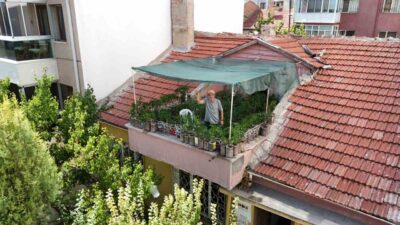 Eskişehir’de yaşayan Salim Pektaş, iş yerinin 18 metrekarelik terasına içi