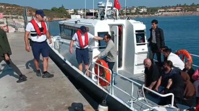 Muğla’nın Bodrum ilçesi açıklarında can salı içerisindeki 19 düzensiz göçmen